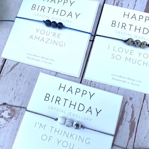 Biglietto di auguri di buon compleanno - Biglietto di auguri di compleanno con braccialetto di cristallo - Braccialetto di compleanno - Braccialetto dell'amicizia - Regalo su una carta - Piccolo braccialetto regalo