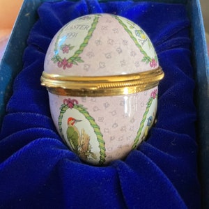 Halcyon Days Enamels 1991 Easter Egg Trinket Box boxed, with certificate, pink and birds , enamelled on copper
