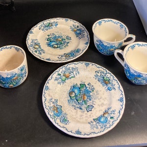 Vintage Mason&#39;s ironstone three coffee /teacups &2plates “fruit basket” ,white and blue with fruits hand painted proof decoration,England