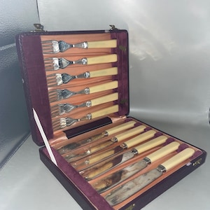 Vintage boxed,marked  EPNS set of six silver plated knifes & six vintage silver plated forks