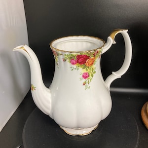 Vintage Royal Albert  Old country roses  coffee pot without lid , marked bone china,made in England