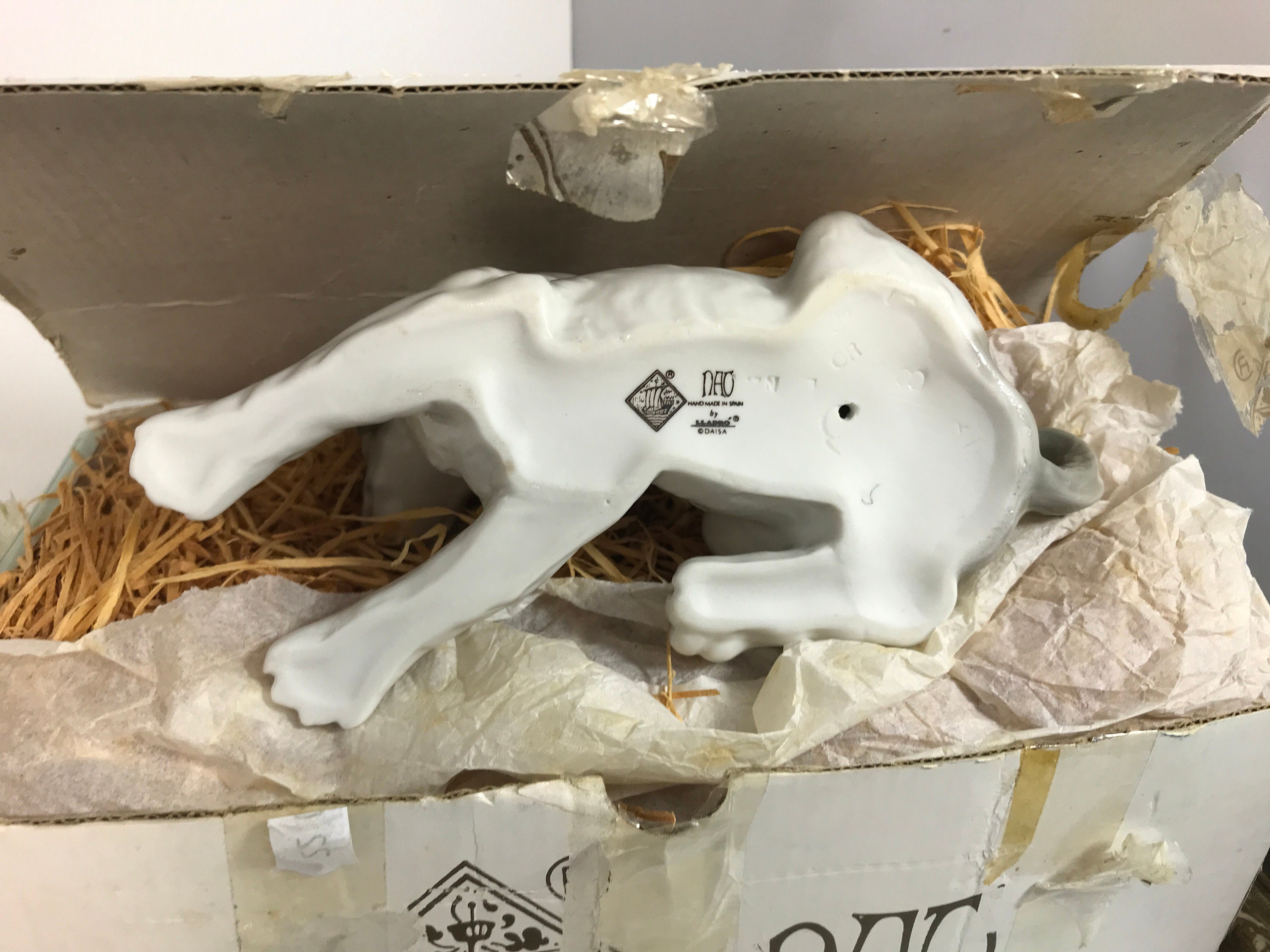 犬の陶器の置物 NAO Spain Handcrafted porcelain 犬の陶器の置物 NAO Spain Handcrafted porcelain NAO BY LLADRÓ