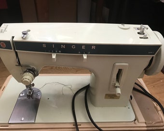Electric sewing machine zinger in case ,with pedal