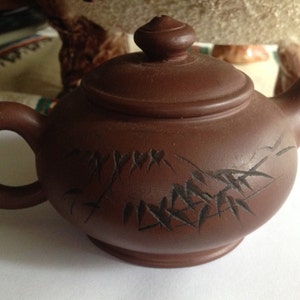 Piccola argilla rossa yixing zisha cinese vintage al piombo, terracotta, teiera firmata, contrassegnata sulla base