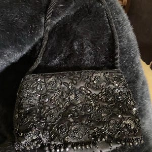 Vintage Abend Clutch Handtasche mit Perlen und Blumen Stickerei, Schwarz Farbe, mit einem Henkel