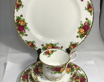 Royal Albert  Old country roses small set of five pieces , marked 1962 (5)