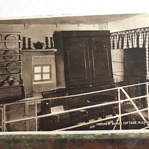 vintage/antique 1930s monochrom ,braun&weiß Postkarte von interier,Burns Cottage,Alloway,AYR,unbenutzt