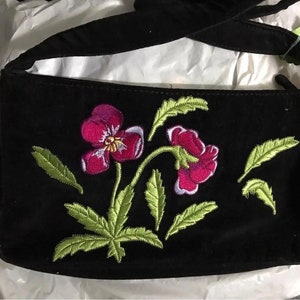 Vintage mit Blumen bestickte Abendunterarmtasche Handtasche ,schwarze Farbe, mit einem Henkel