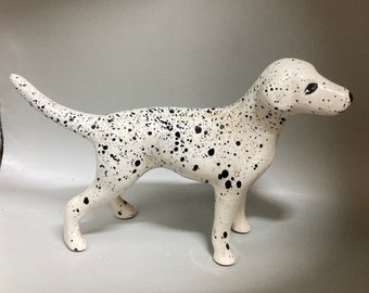 petite figurine de chien blanc faite à la main en porcelaine vintage