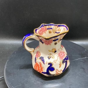 Vintage antike Mason&#39;s Ironstone Milchkanne mit roten Rosen und vergoldeter Dekoration, hergestellt in England, &#39;Mandalay