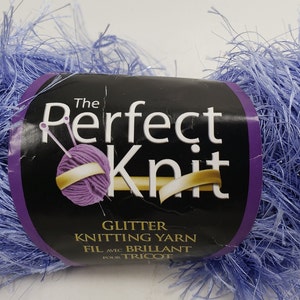 Fil à tricoter violet pailleté : 100 % polyester, 1,2 oz