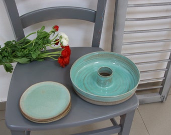 Set of ceramic baking dish and 4 plates, ceramic bake ware, 4 ceramic plates ,round baking dish, large baking dish and 4 pottery plates