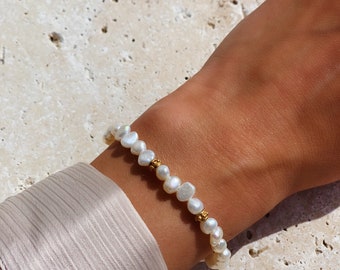 Donna - Irregular White Freshwater Pearl Bracelet. Pearl Bracelet for Women. Pearl Bracelet Gold.  Pearl Bracelet for Bride.