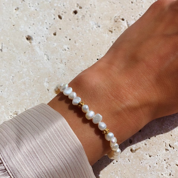 Donna - Irregular White Freshwater Pearl Bracelet. Pearl Bracelet for Women. Pearl Bracelet Gold.  Pearl Bracelet for Bride.