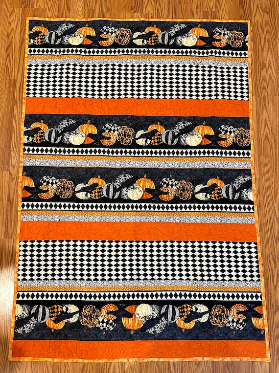 Quilt for Halloween black birds and pumpkins 46” x 67” lightweight homemade quilt