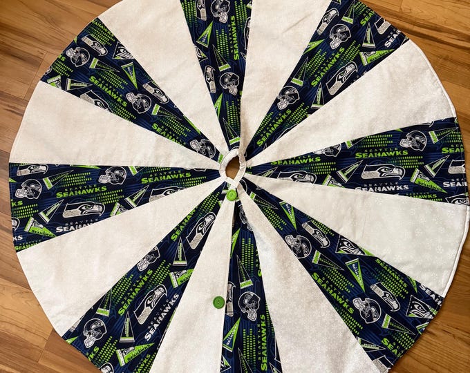 Seattle Christmas Tree Skirt: Reversible Cotton 40" Diameter