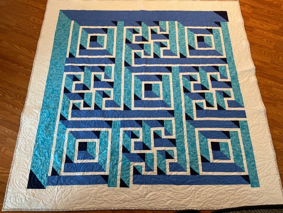 Labyrinth HOMEMADE quilt 86” x 86” machine quilted Queen