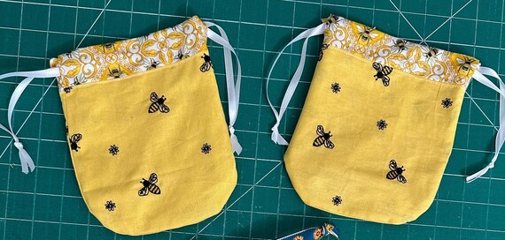 Bees Bag with Ribbon, Employee/Teacher Present (6" x 7")