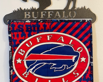 Wall Hanging Let’s go Buffalo comes with all pictured