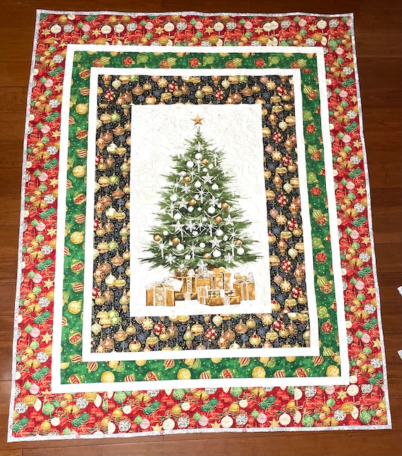 Christmas tree 58” x 72”machine quilted stars and ornaments lightweight blanket, machine sewn border