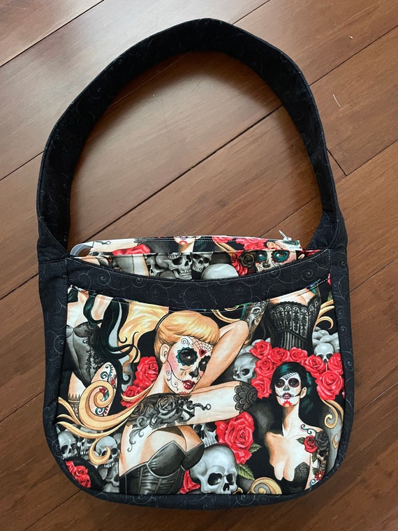 Classy sculls themed shoulder bag for shopping, travel or beach