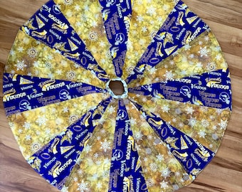 Minnesota Christmas Tree Skirt: Reversible Cotton 40" Diameter