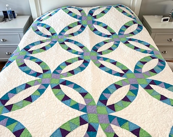 Wedding ring quilt, check out the quilted  detail  85” x 86” with custom quilting patterns / ONLY ONE
