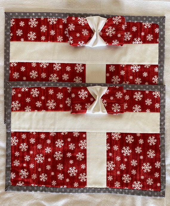 Holiday placemats with a bow that comes off to be a napkin. Set of 2