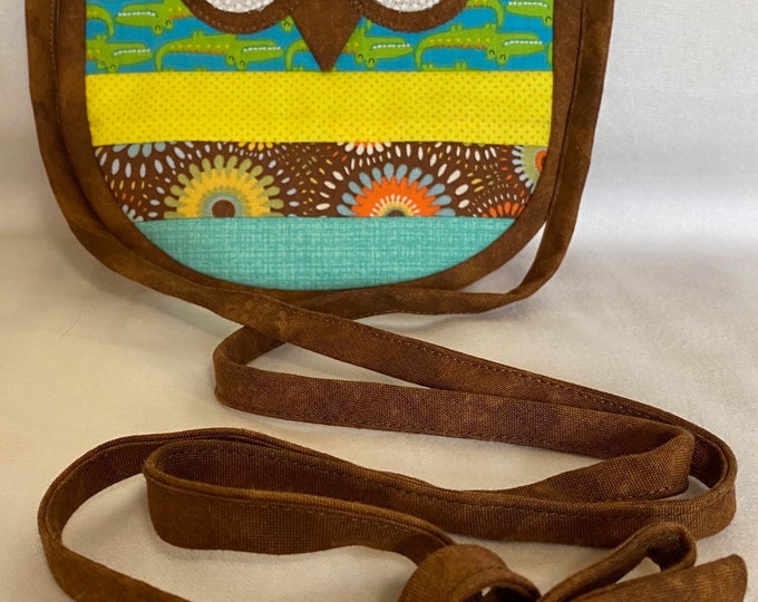 Bag, messenger. Owl sling/messenger bag 7 by 7 inches, zippered pocket and 25 inch strap that can be adjusted