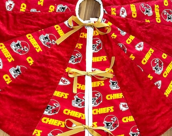 My team my tree! 21” length from center fits around my 5-9 foot tree