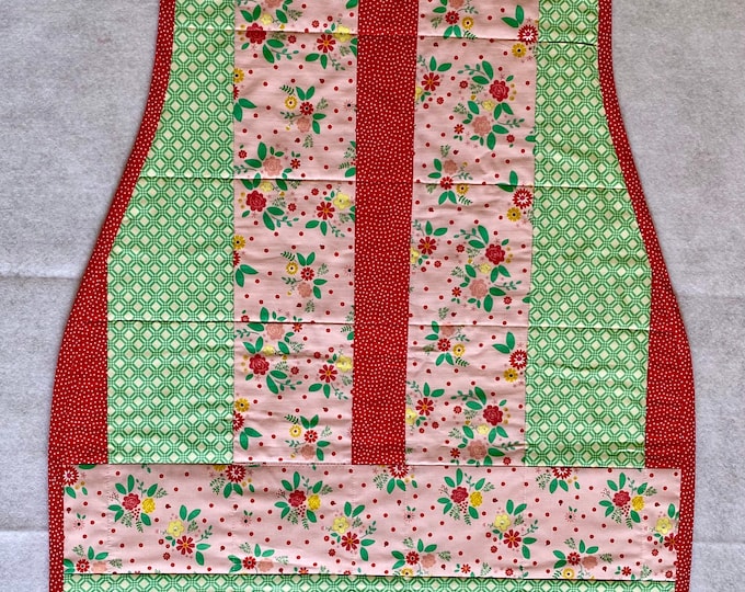 Apron gift / aprons / artists, gardening, dog washing aprons / clothing protectors padded with batting