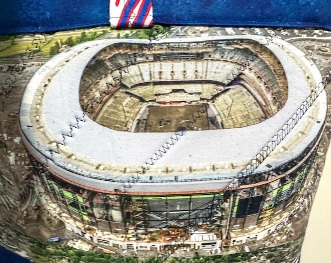 The house that Buffalo is building Tote Bag: Teacher, Travel, Everyday Use / padded