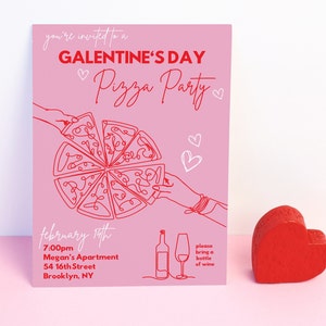 以下が含まれることがあります： ピンクの招待状に赤い文字で「you're invited to a Galentine's Day Pizza Party」と書かれており、2つの手がピザの切れ端を持っている線画が描かれています。テキストには「February 14th, 7:00pm, Megan's Apartment, 54 16th Street, Brooklyn, NY」と「please bring a bottle of wine」も含まれています。