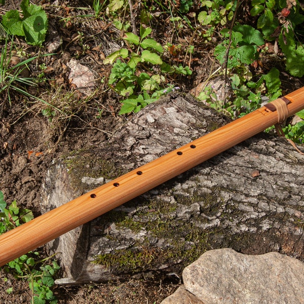 Native Flute Low C 440hz Larch with Bag