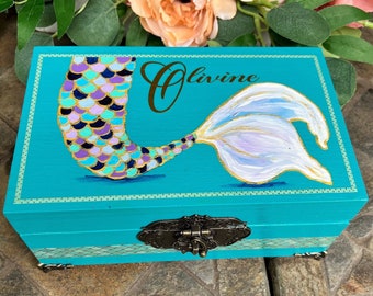 Handpainted Mermaid Keepsake Box, Mermaid trinket box, personalized jewelry box, Personalized keepsake box, Mermaid decor, beach theme box