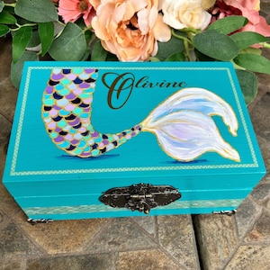 Handpainted Mermaid Keepsake Box, Mermaid trinket box, personalized jewelry box, Personalized keepsake box, Mermaid decor, beach theme box