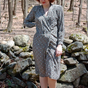 M 1980s Does 1940s Liz Claiborne 100% Silk Faux Wrap Dress