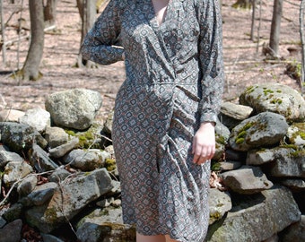 M 1980s Does 1940s Liz Claiborne 100% Silk Faux Wrap Dress