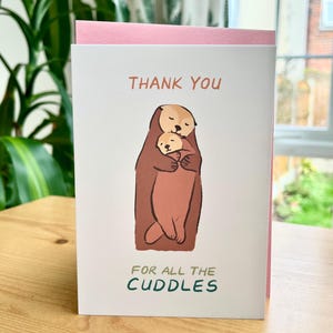 Biglietto d'auguri con lontre, grazie per tutte le coccole, genitore, nonno, badante, festa della mamma, festa del papà, adorabile, amore, carino, illustrato