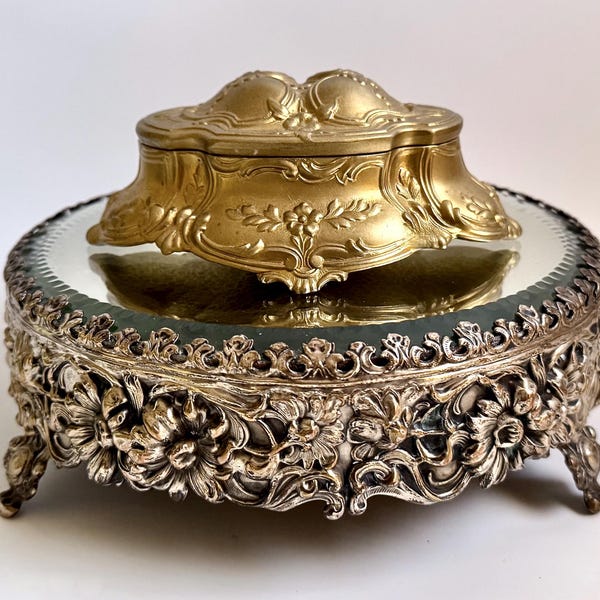 Joyero forrado con motivo floral Art Nouveau, caja de recuerdos con patas