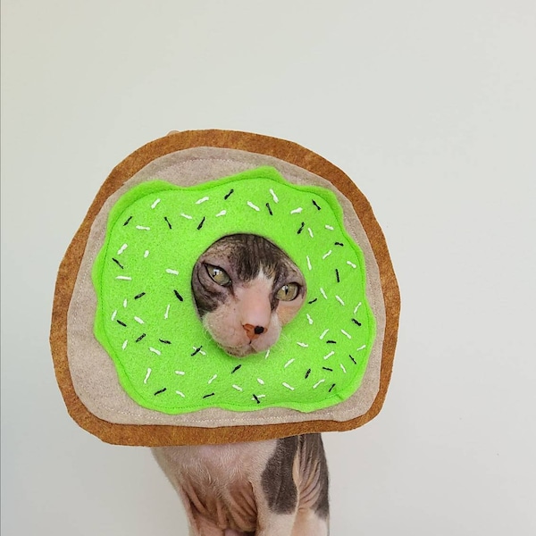 Avocado Toast costume with Everything bagel seasoning for cats small dogs pets in soft felt trendy costume tiktok instagram breakfast