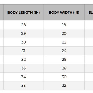 Puede incluir: Tabla de tallas que muestra la longitud del cuerpo, el ancho del cuerpo y la longitud de la manga en pulgadas para las tallas S a 5XL.