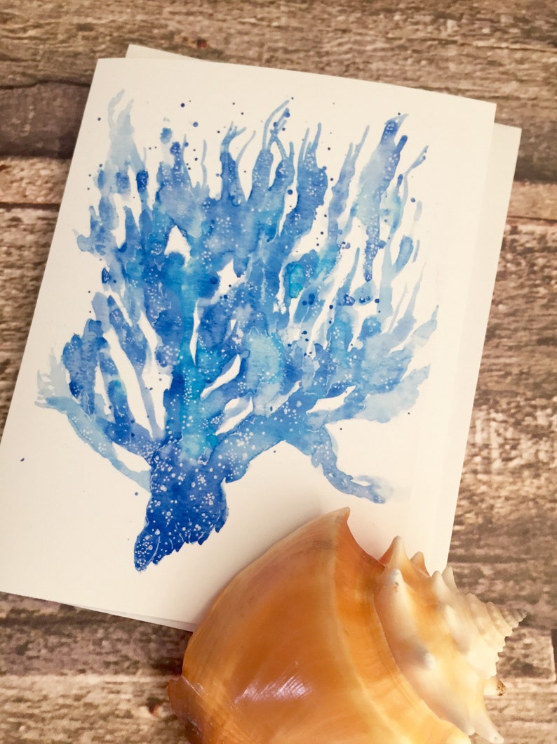 Carte de vœux d’illustration à l’aquarelle et étiquette cadeau assortie. Corail bleu fantaisiste. image 2