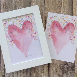 Carte de note aquarelle + étiquette cadeau assortie d'un joli cœur rose et de confettis. image 2
