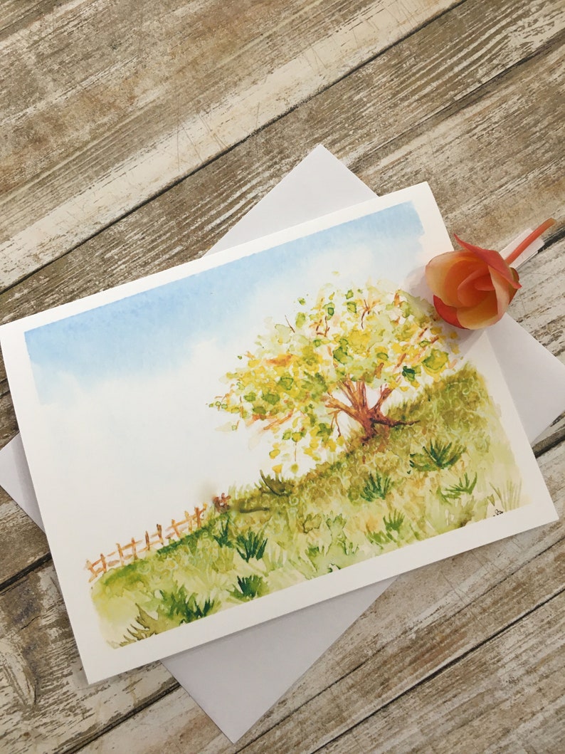 Carte de correspondance + étiquette cadeau assortie représentant une colline pittoresque à la campagne image 1