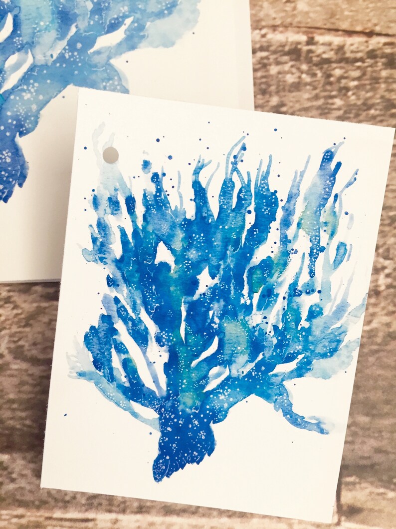Carte de vœux d’illustration à l’aquarelle et étiquette cadeau assortie. Corail bleu fantaisiste. image 3