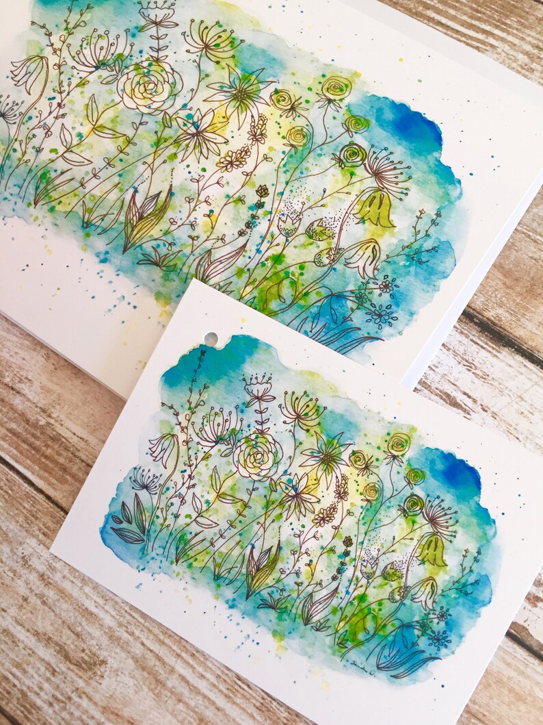 Carte de note d’illustration à l’aquarelle avec étiquette cadeau assortie. Nuances délicates de forêt verte image 3