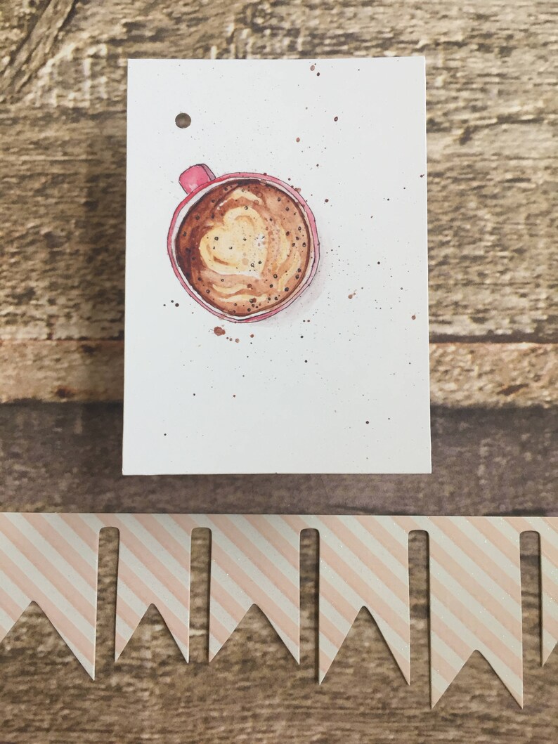 Carte de voeux à l'aquarelle et étiquette-cadeau assortie. Délicieuse tasse à café cappuccino en forme de coeur en mousse de lait image 3