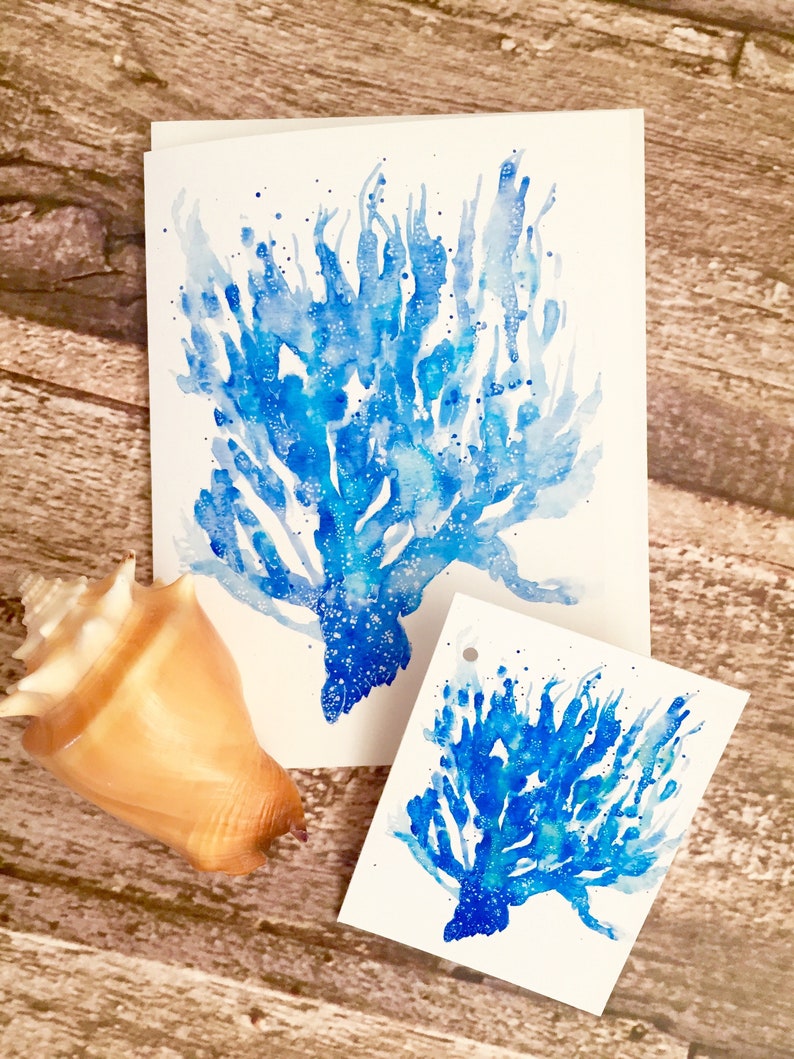 Carte de vœux d’illustration à l’aquarelle et étiquette cadeau assortie. Corail bleu fantaisiste. image 1
