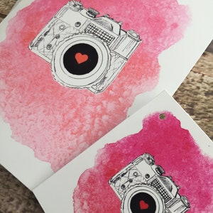 Carte de note d’aquarelle et étiquette de cadeau assortie. appareil photo vintage + coeur image 3